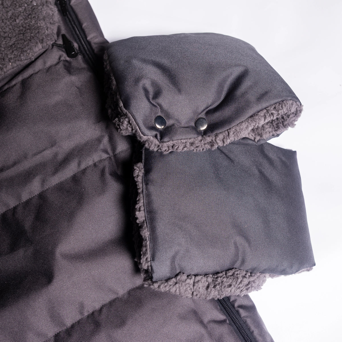 Warmer Winter Fußsack mit Handschuhen für Kinderwagen oder Schlitten, graphit mit TEDDY Fell - 110 cm